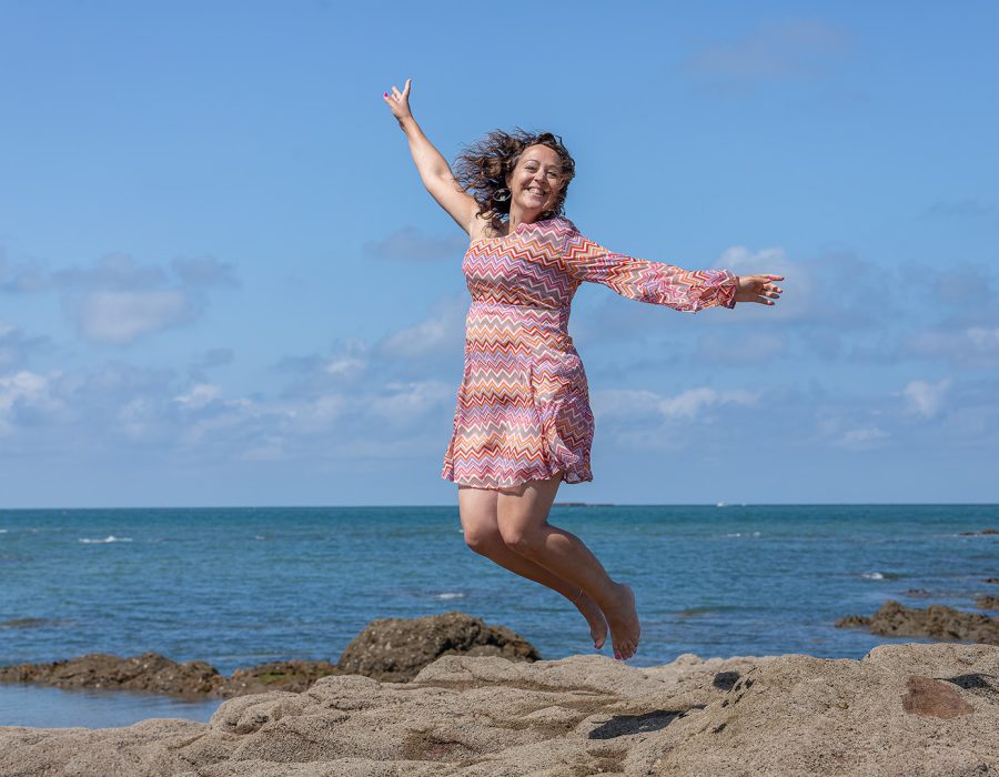 Photo d’Audrey Longetti d’1.2.3 Libère-toi. Praticienne en résolution émotionnelle et animatrice de yoga du rire. Les Sables d’Olonne, Vendée, France Audrey Longetti - 1.2.3 Libère-toi - Praticienne en résolution émotionnelle - Animatrice de Yoga du Rire - Les Sables d'Olonne - Vendée